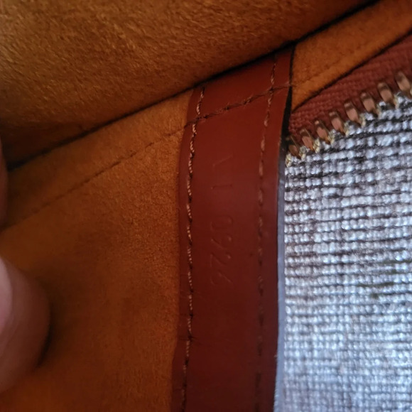 Louis Vuitton Lussac Epi Leather Shoulder Bag w/COA included - Picture 9 of 12